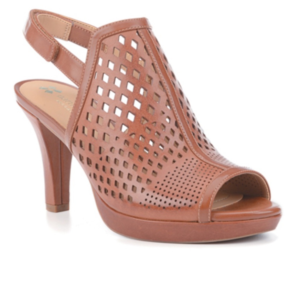 Beautiful tan platform heels with open toe.